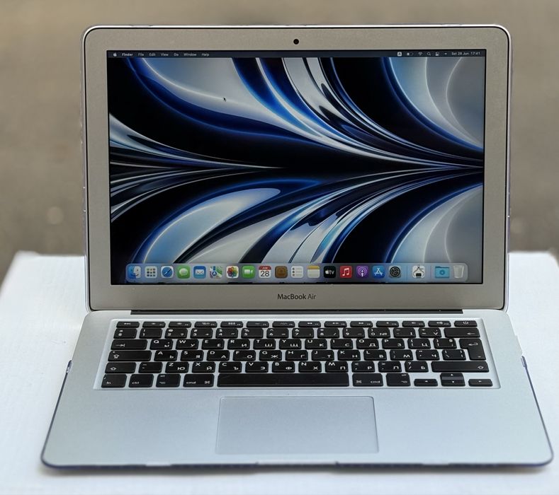 Apple MacBook Air 13″ (2017) A1466 – i5 / 8 GB / 128 GB SSD