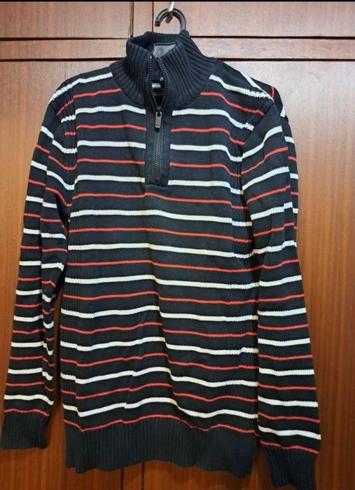 Подарява мъжки фанели размер L, M