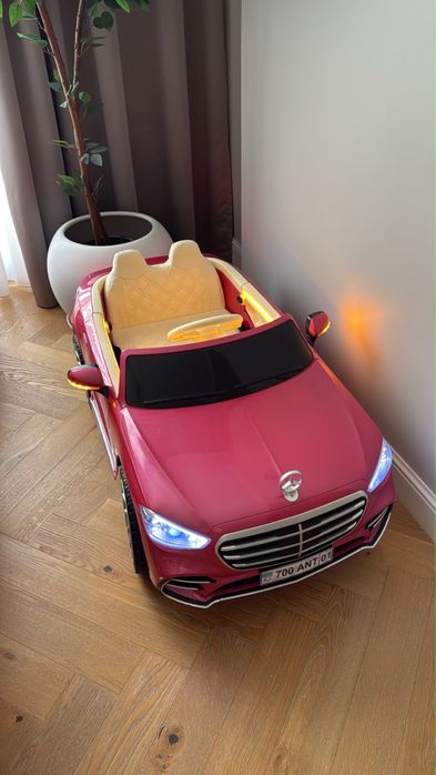 Продам  машину для девочки
