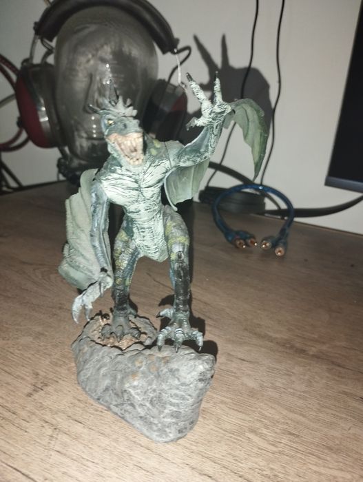 Dungeons & Dragons Icons Gargantuan  Black Dragon,Blue Dragon plus McFarlane Dragons