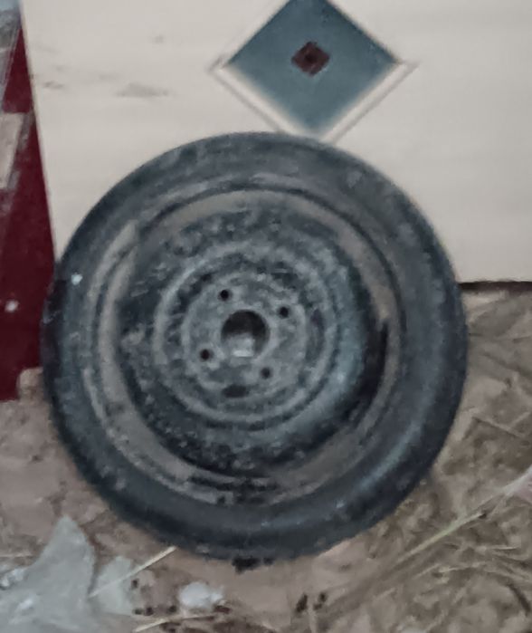 Продам запосное колесо для автомобиля и заднее стопы фарыы от мазды 2ш