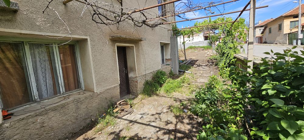 Подавам къща с парцел !