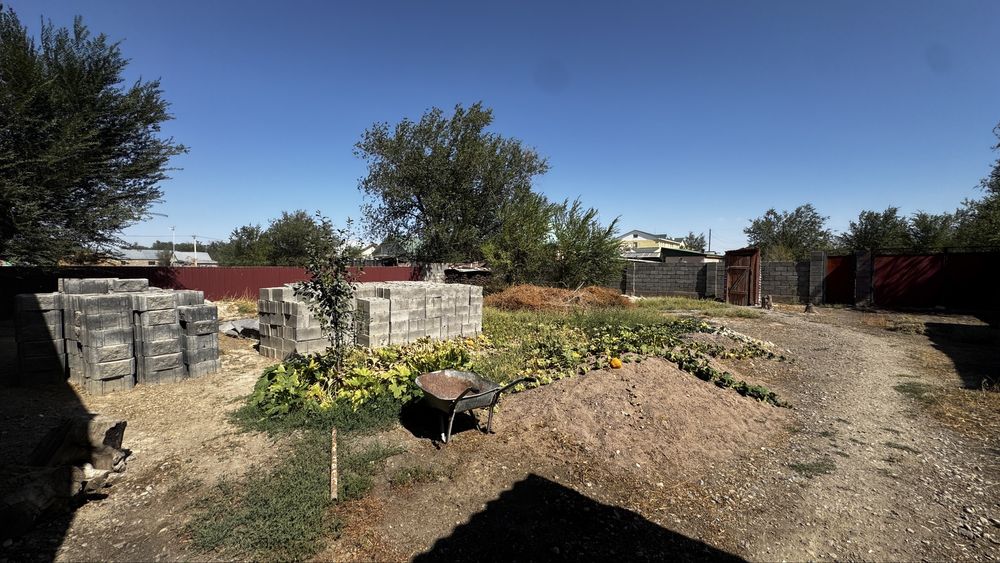 Продается дом с участком