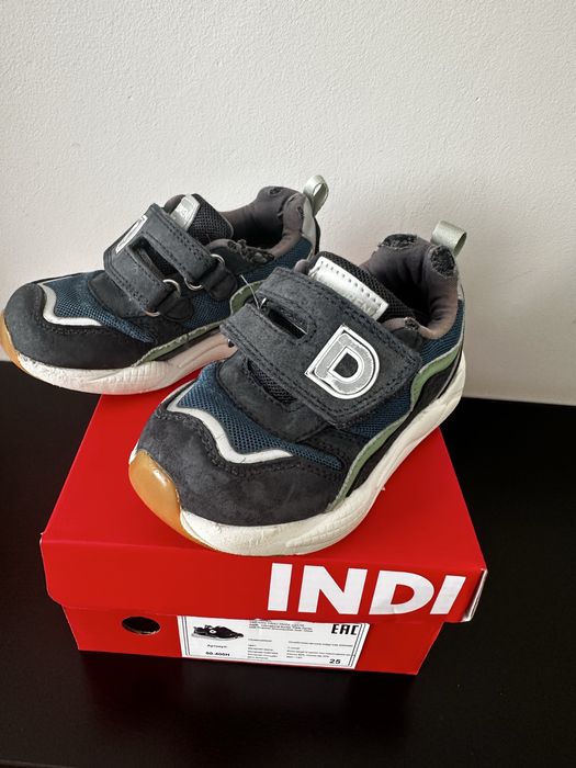 Детские кроссовки