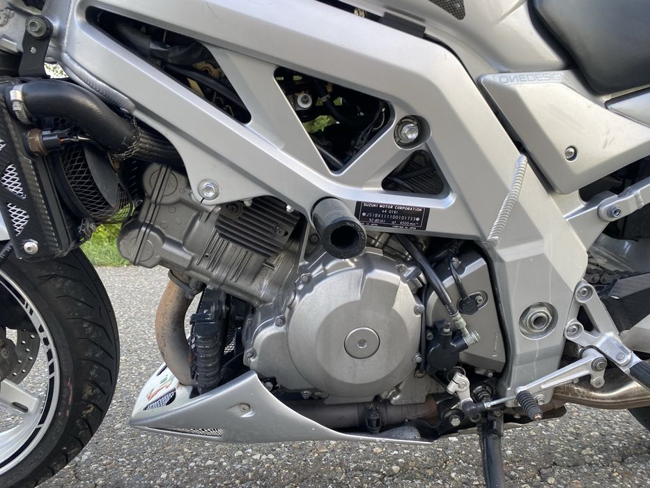 Motocicletă Suzuki SV 1000 (naked)