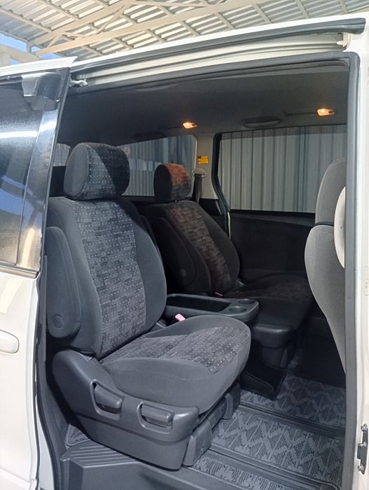 Toyota Estima 2005 год