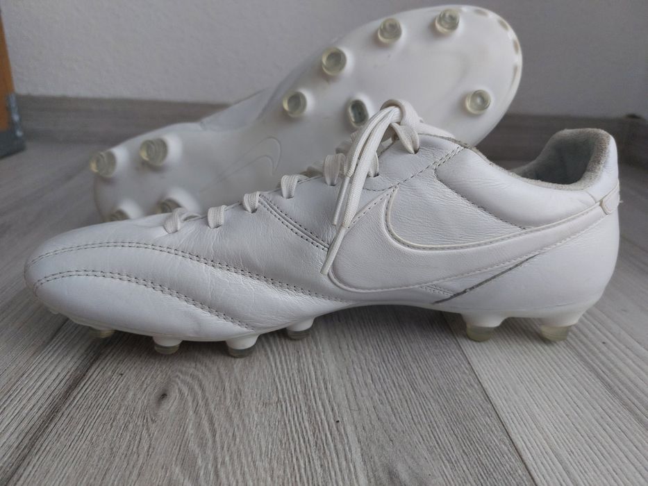 Nike бутонки №42 – естествена кожа, носени веднъж, с турско знаме