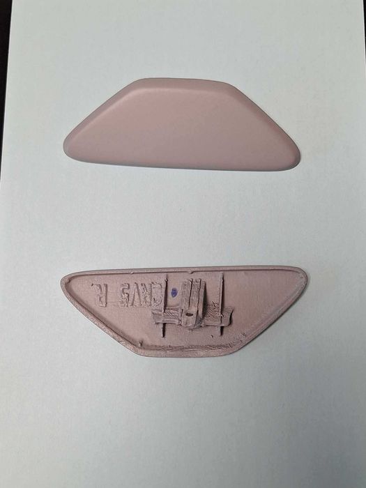 №196 3D Капаче ляво или дясно за пръскалки на предна броня ЦРВ6 18-22г