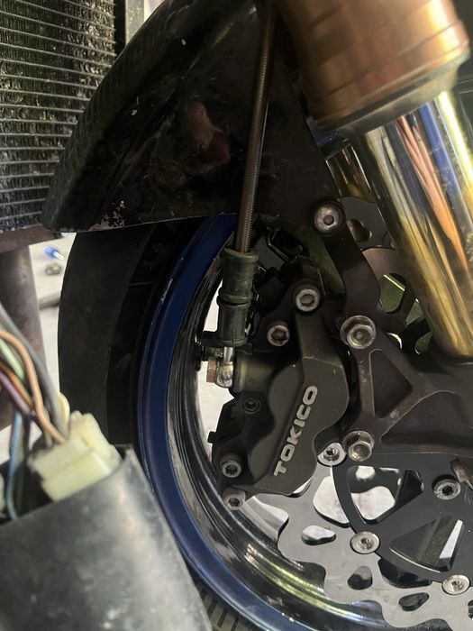 Suzuki gsxr k1 750