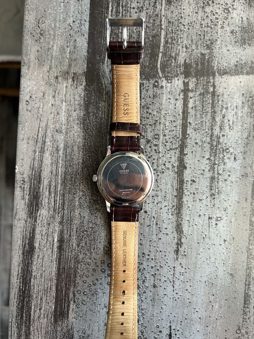 Часовник Guess.