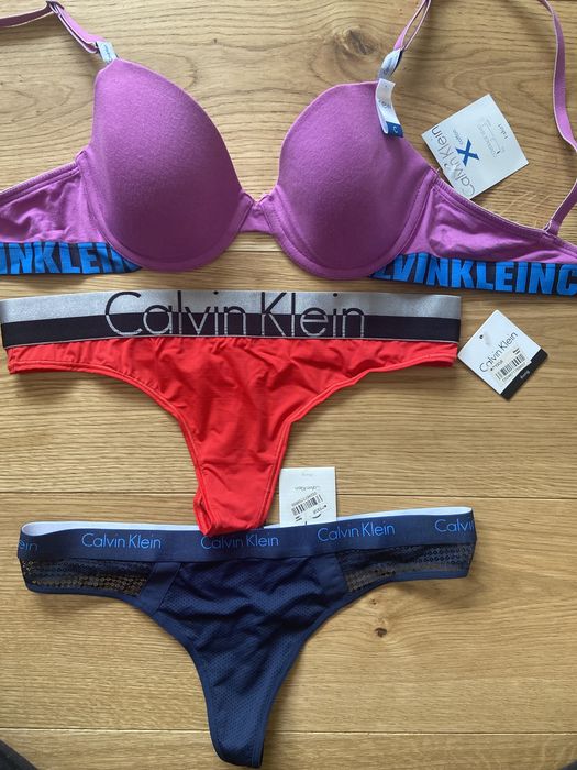 Set sport Calvin Klein, bustiera, chiloti, sutien