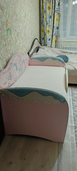 Продам детскую кровать б/у