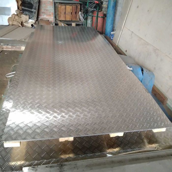 Алюминиевые листы рифленые 1.0х1000х2000