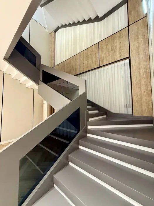 срочно продается хай-тек Евродом Амур-Темур махалла 3-соток 4-уровень