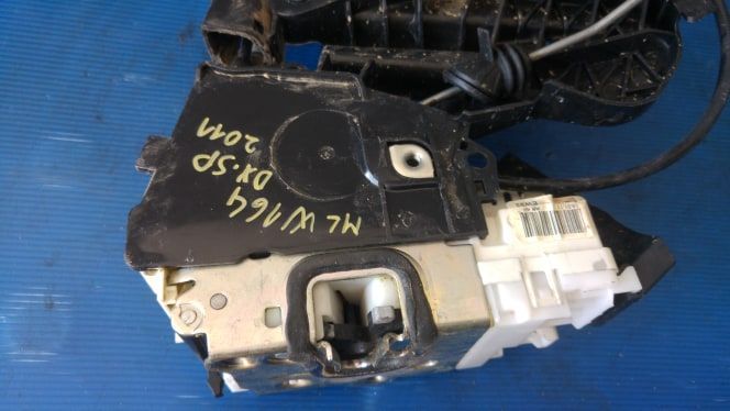 broasca iala cu maner exterior usa dreapta spate mercedes m-class ml 350 4matic w164 2011 1697302235