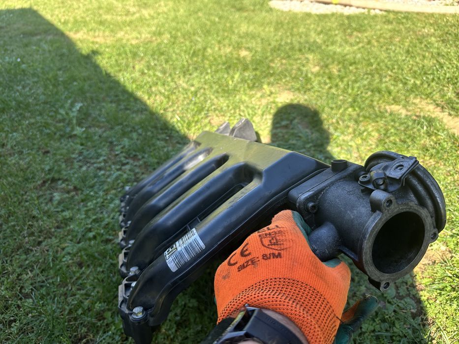 Galerie admisie bmw e60 motor 2.5 cu clapete functionale