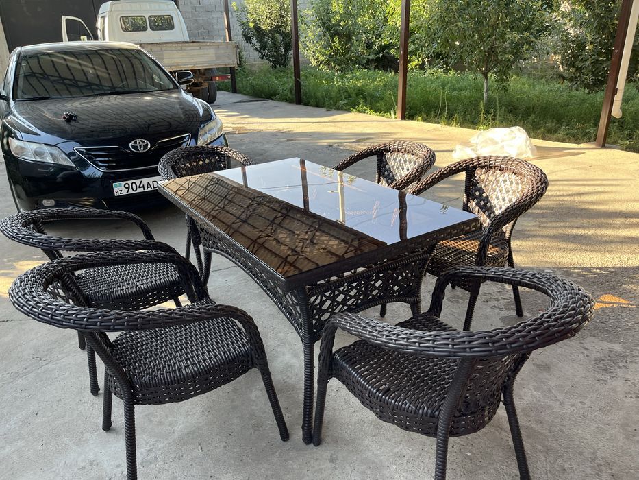 Стол стуля ротанг
