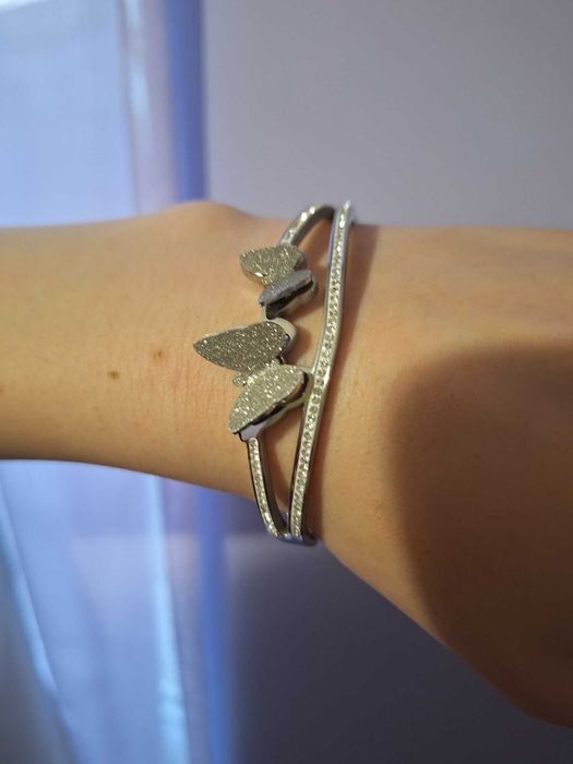 Стоманена дамска гривна с пеперуди