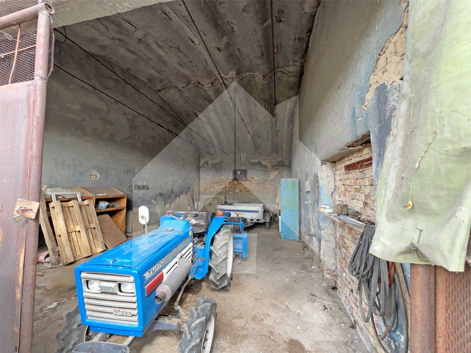 Продава БИЗНЕС имот СКЛАДОВЕ с ЖИЛИЩНА част в с. Стоян Михайловски