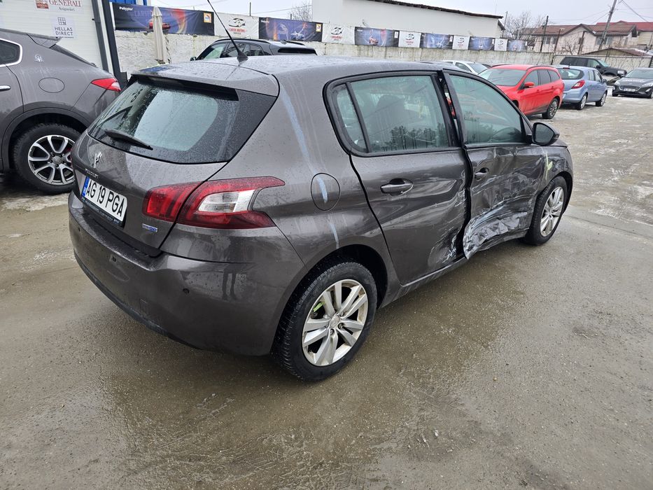 Pegeot 308 avariat, lovit, defect