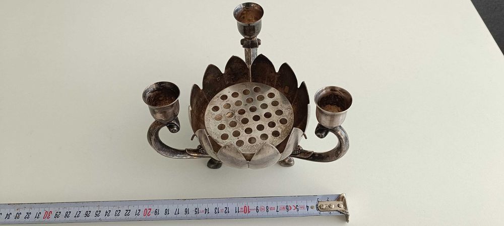 Свещник - цвят на лотус - метален