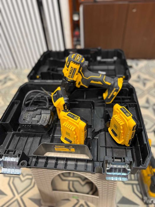 Bormasina cu Percutie DeWALT DCD 709 3Baterii AmanetRahova 295