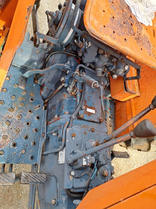 Vând universal 445 import Franța