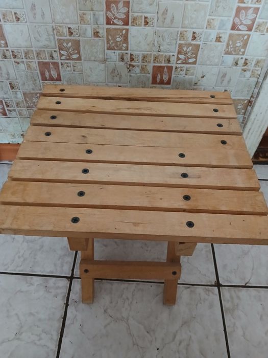 Деревянный  складной стульчик.