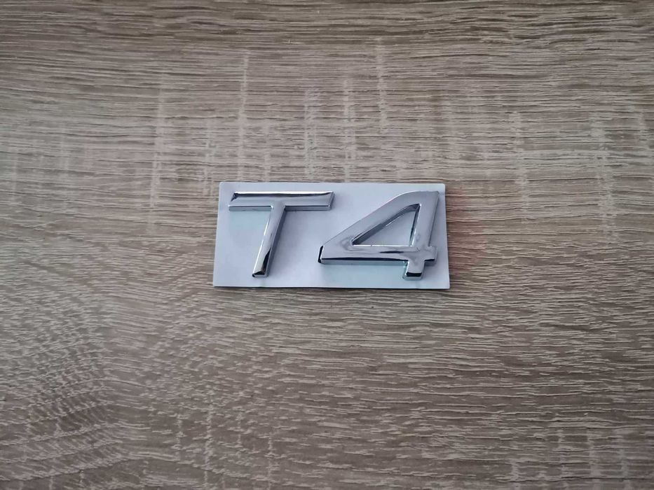 сребристи емблеми Волво Volvo T4