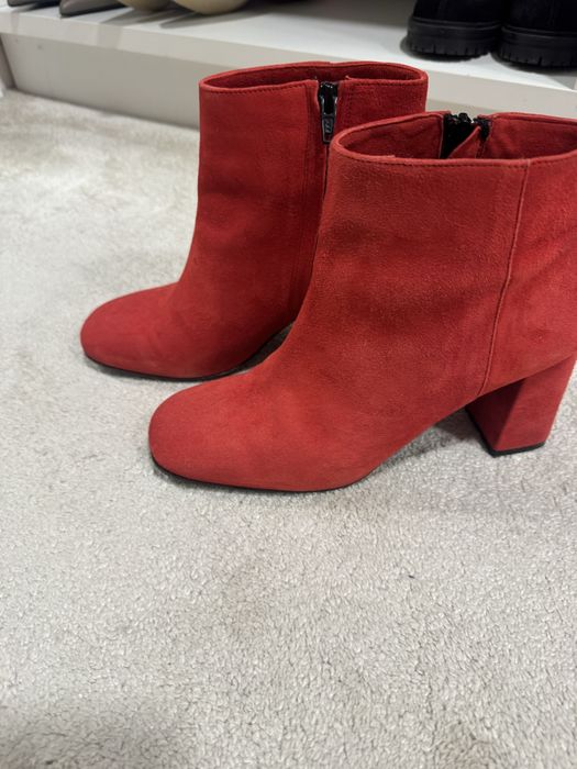 Червени и лилави боти естествен велур