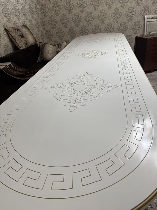 Продаю стол для гостины