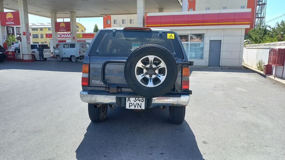 Ниссан Террано 1995 года