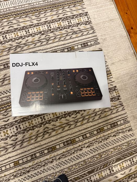 DJ Pioneer DDJ FLX4 în cutia originală