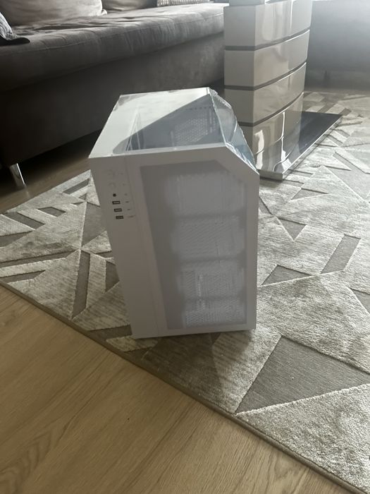 БЯЛА PC кутия Fish Tank