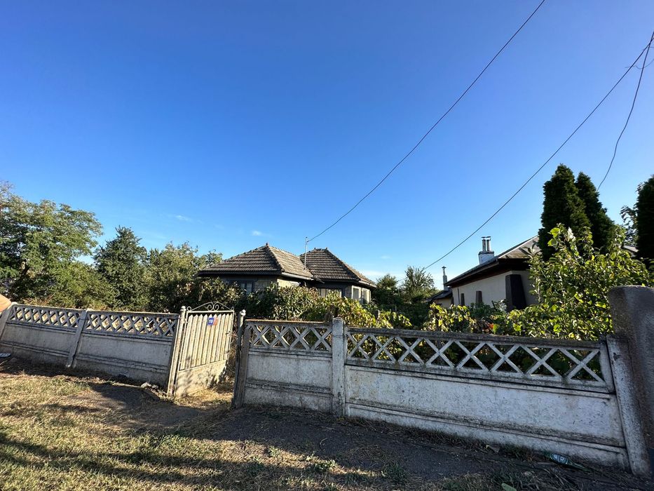 Teren intravilan + casa de locuit Fulga