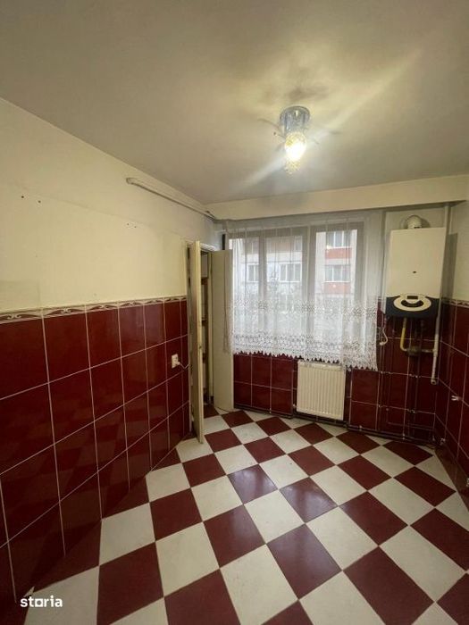 Apartament 4 camere, 100 mp utili, 2 bai, etaj 2 – zona Centrala