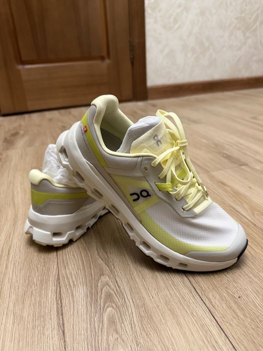 Продам кроссовки