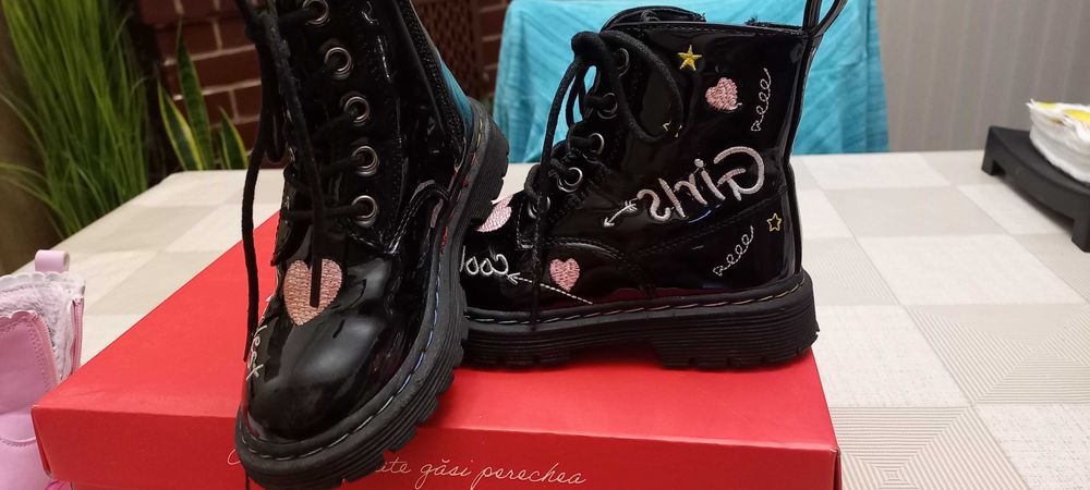 Обувки за момиче