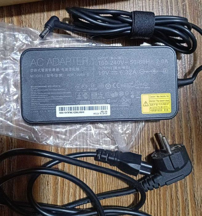 Блок питания (адаптер)