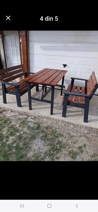 Masă cu băncuțe din lemn