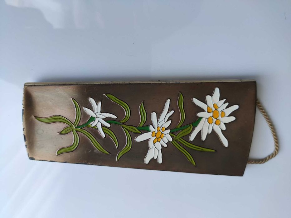 Obiecte decorative de bronz si email