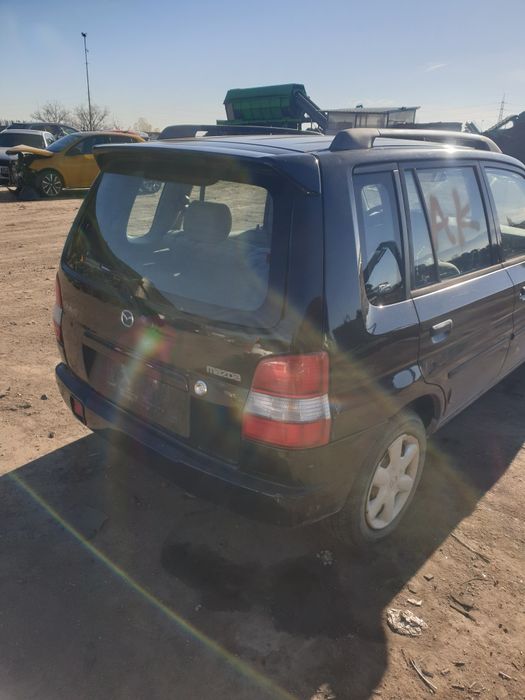 Мазда Демио 99г.за части