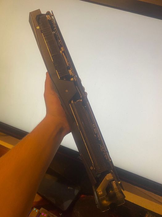 Placa video Asus ROG Strix GTX 1070 cu 8GB de memorie,