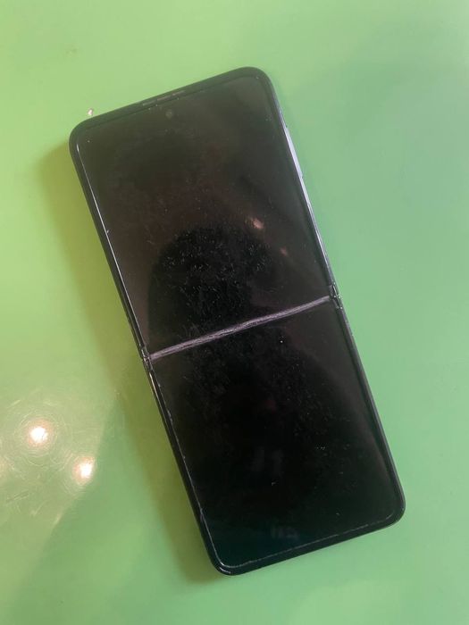 Samsung Z flip 5g 128 gb AT&T