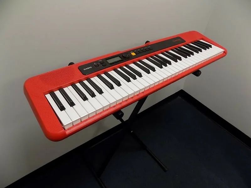 Синтезатор Casio CT-S200 в идеальном состоянии