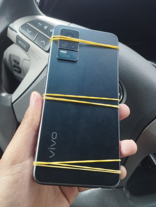Vivo v21e продам