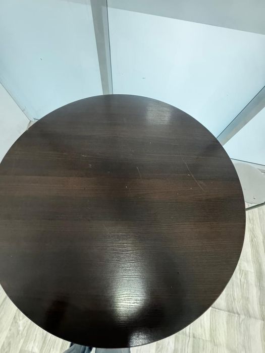 Продам стол и шкаф