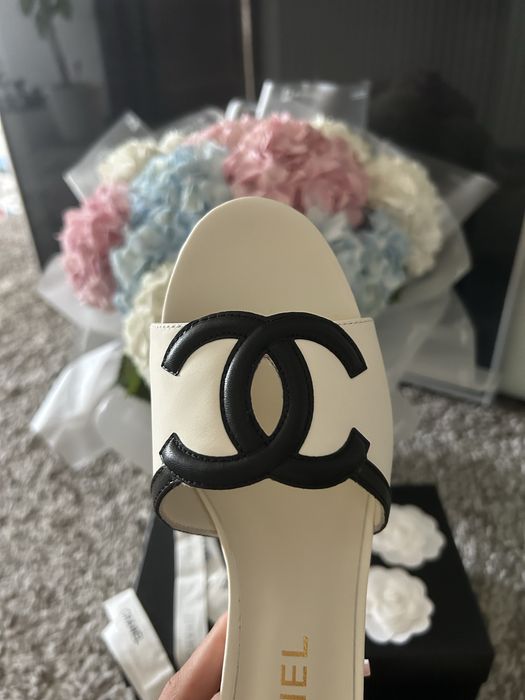 Saboti Chanel piele naturala pe stoc-26 de cm