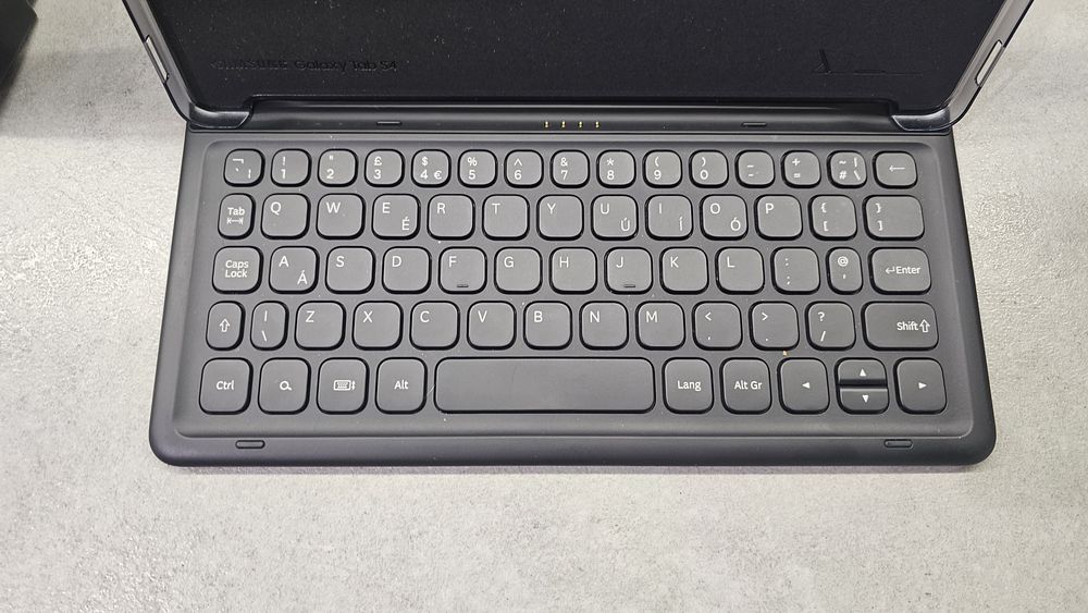 Samsung Galaxy Tab S4 + оригинална клавиатура + кутия