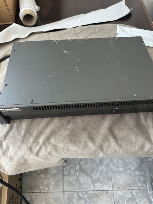 Sursa de alimentare Mackie 220 wati